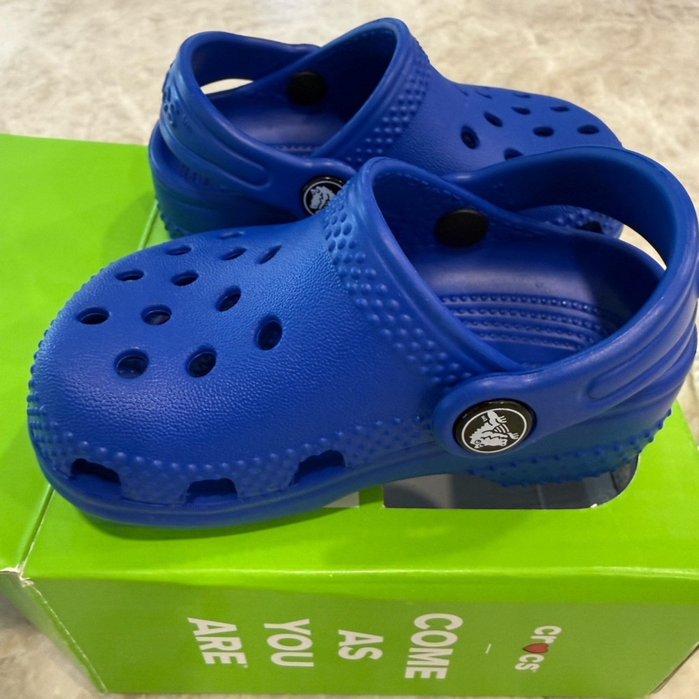 Baby Crocs NEW-size C2-3